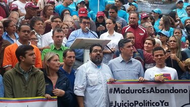 Opositores exigen reanudar juicio parlamentario a Maduro ante 'fracaso' de diálogo