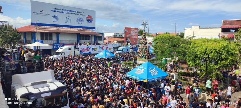 Tableños reciben el nuevo año con murga y fuegos artificiales