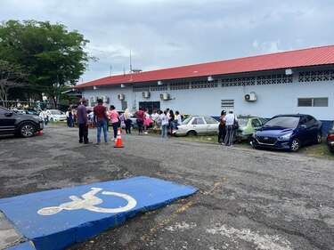 ‘Irma, devuélveme lo mío’, exfuncionarios protestan en el Municipio de San Miguelito