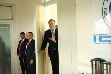 Parlacen: el desfile de la juramentación