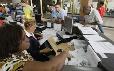 El 44% de los empleados públicos en Panamá gana más de $1,000 mensuales