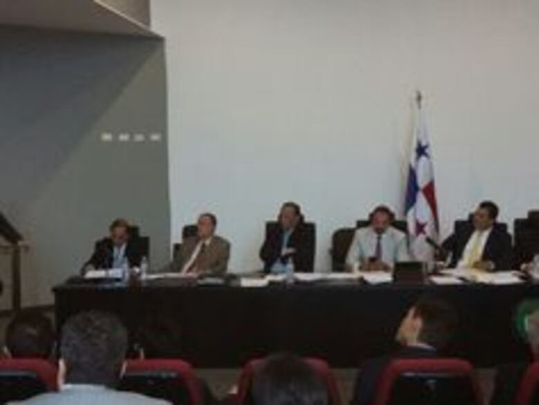 Comisión se declara en sesión permanente por proyecto de reformas electorales