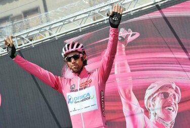 Matthews gana la sexta etapa y se afianza como líder del Giro
