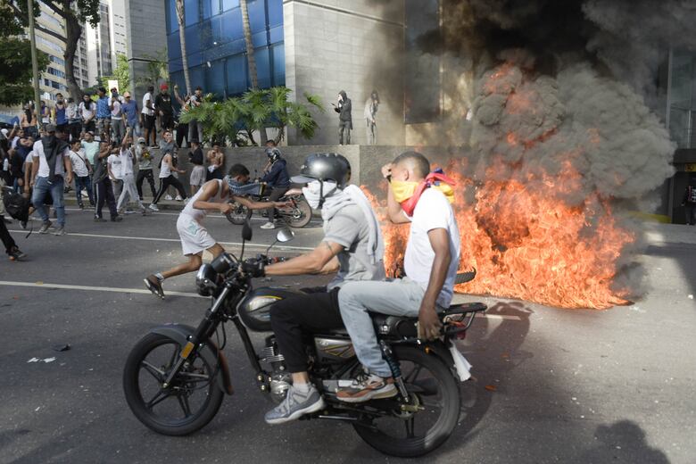 VIDEO: Las calles de Venezuela se inundan de manifestantes ante lo que consideran un fraude electoral