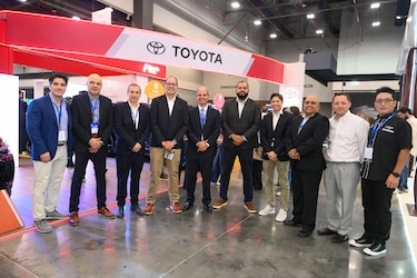 Ricardo Pérez presentó el portafolio Toyota y sus tecnologías de movilidad en Panama Motor Show