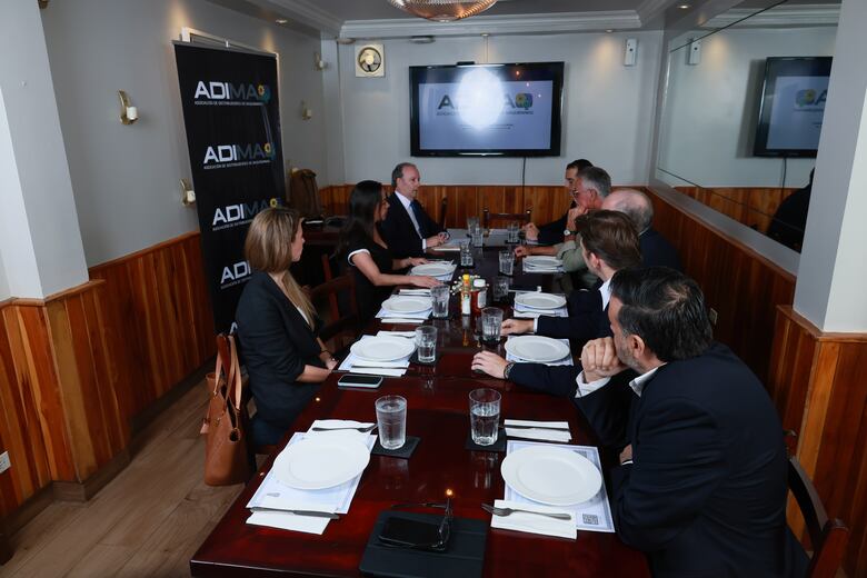 Junta directiva de ADIMAQ traza hoja de ruta 2026: la asociación lidera la visión estratégica y la competitividad del sector