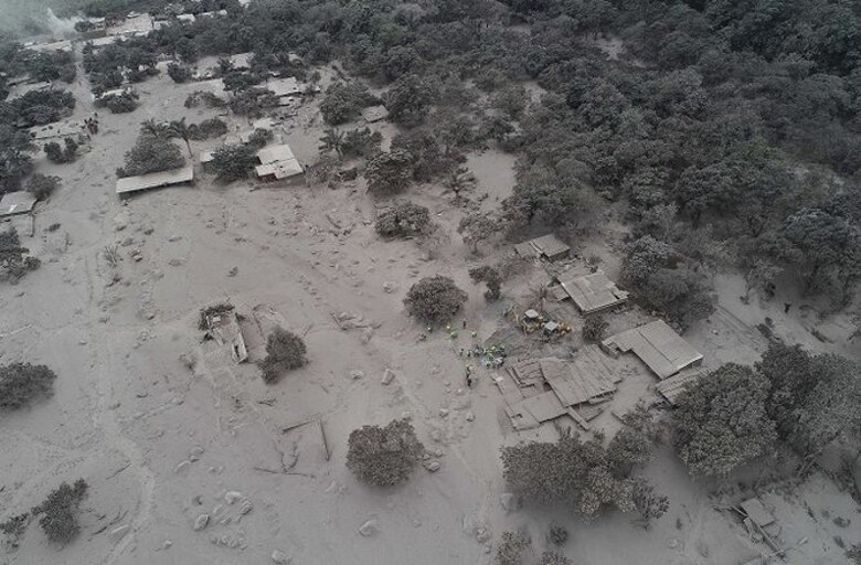 Erupción deja 75 muertos y casi 200 desaparecidos en Guatemala