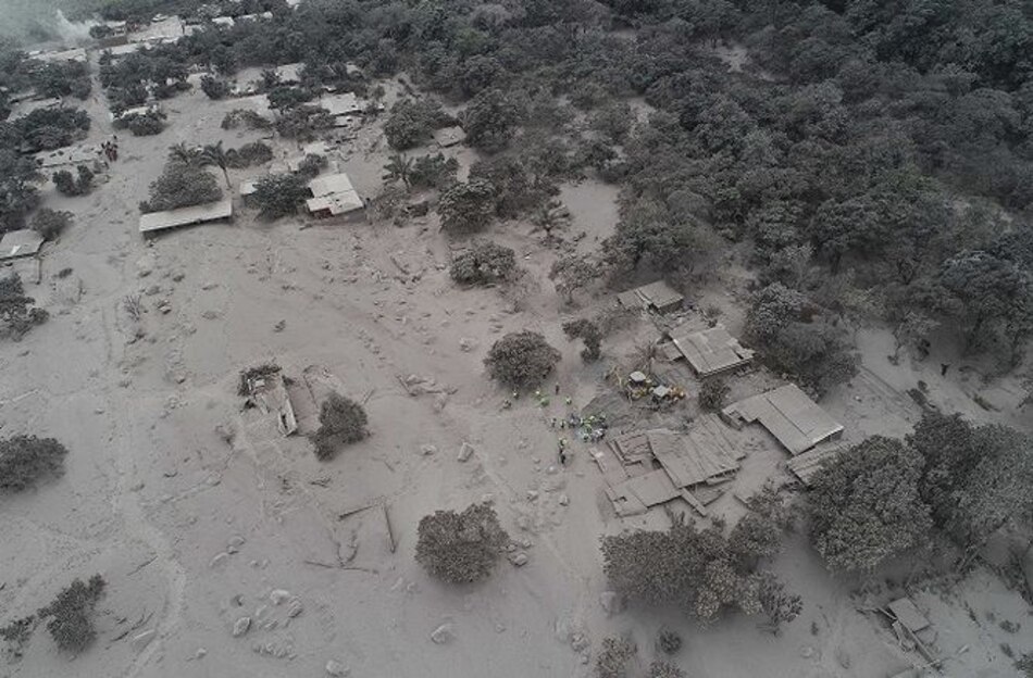 Erupción deja 75 muertos y casi 200 desaparecidos en Guatemala