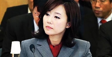 Detienen a ministra de cultura en Corea del Sur por elaborar lista de artistas que critican al gobierno
