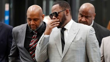 R. Kelly es arrestado por abuso sexual de menores