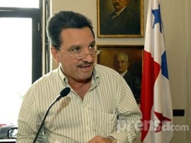 Martínez: 'Sigo trabajando como tesorero municipal'