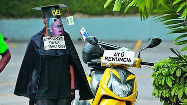 Almagro responde con esquivas