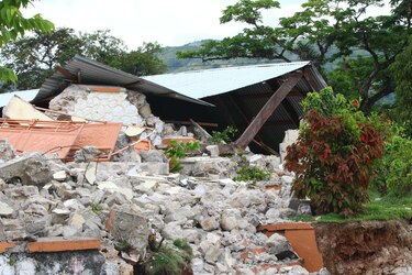 Haití afectado por una tormenta cuando aún lidia con las secuelas del terremoto y el aumento de los muertos
