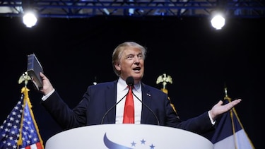 Trump patina en los sondeos posdebate mientras Fiorina asciende