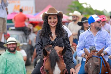Todas las fotos de los candidatos presidenciales en Bugaba