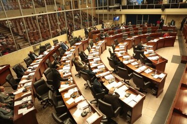 Aprueban proyecto que garantiza el cobro de prestaciones por riesgos laborales