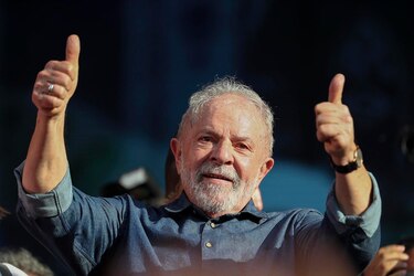 Lula mantiene ventaja sobre Bolsonaro y ganaría elecciones en primera vuelta