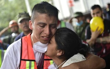 Perdura esperanza de rescatar sobrevivientes de sismo
