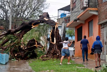 El huracán Melissa se aleja de Cuba rumbo a Bahamas