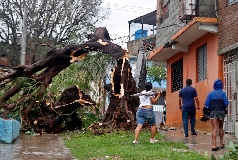 El huracán Melissa se aleja de Cuba rumbo a Bahamas
