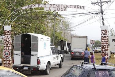Aprehenden a mayor de la Policía que intentaba introducir celulares a la cárcel La Joya