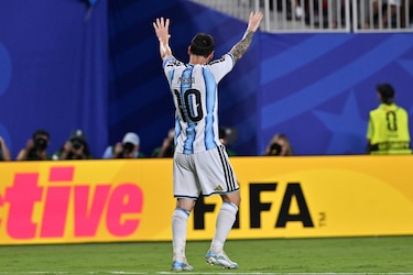 Messi iguala récord de goles en los mundiales y Argentina vence 3-0 a Argelia