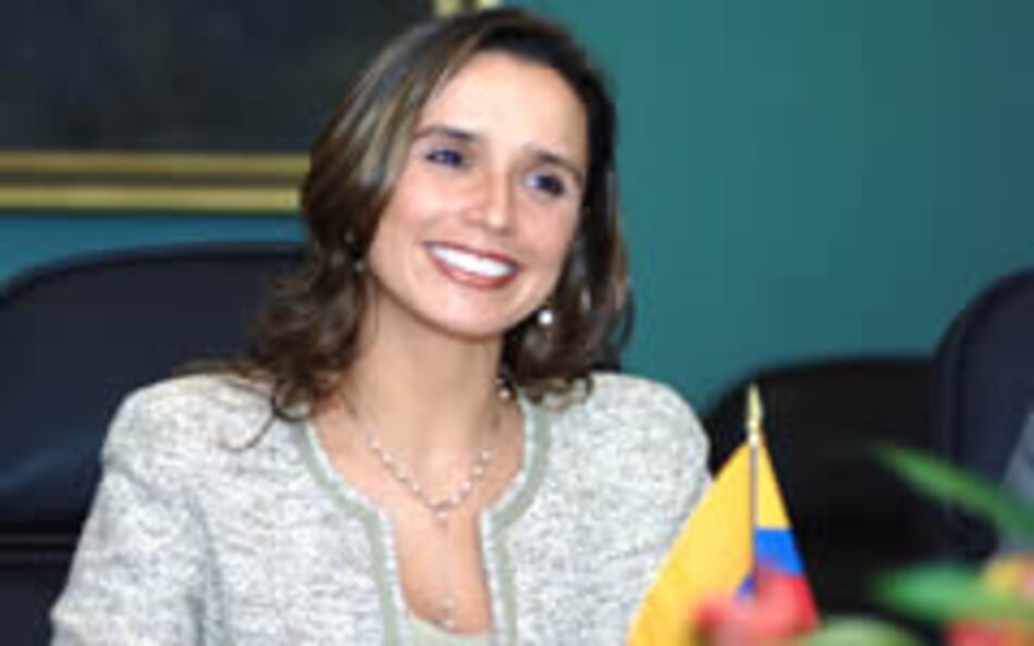 Canciller colombiana renuncia por crisis política