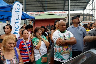 Una noche de rescate de decenas de cadáveres tras la operación policial más letal en Rio de Janeiro