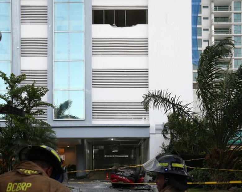 Tres personas mueren al caer vehículo del PH Breeze en Costa del Este