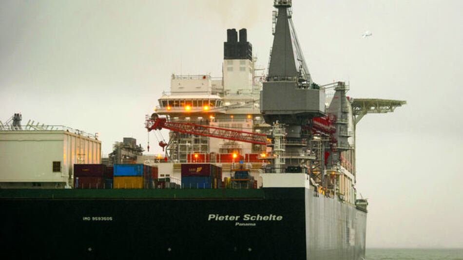 Se registran dos megabarcos