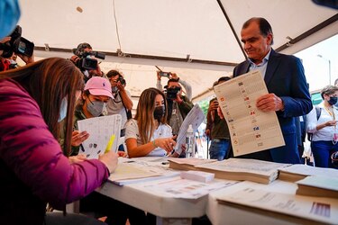 Petro vence en las primarias en Colombia y perfila a la izquierda hacia las presidenciales