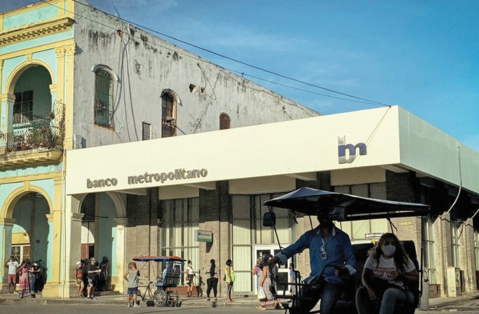 Banca cubana crea tarjeta prepago para viajeros y turistas