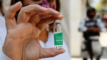 Bolivia recibe 228.000 vacunas de AstraZeneca del mecanismo Covax