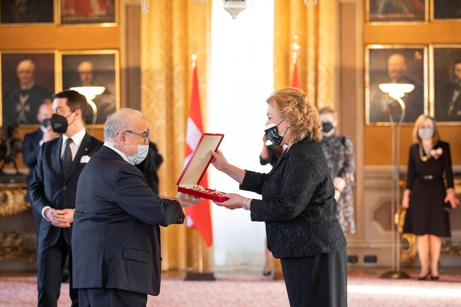 Embajadora de Panamá ante la Santa Sede recibe una condecoración de la Orden de Malta