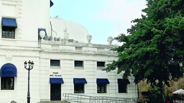 Históricos teatros requieren urgentes restauraciones