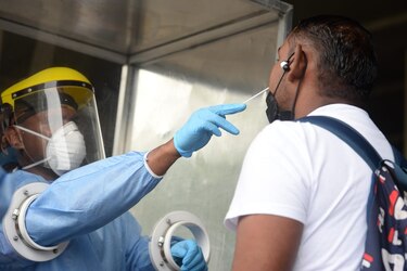 Reportan 14 muertes por la Covid-19 y 13,637 casos activos en las últimas horas