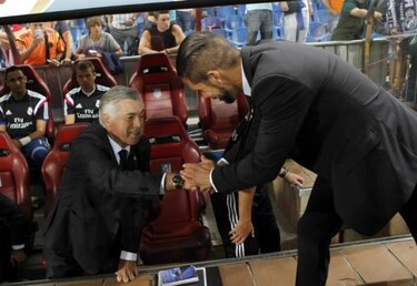 Simeone festeja la Supercopa; Ancelotti explica la derrota