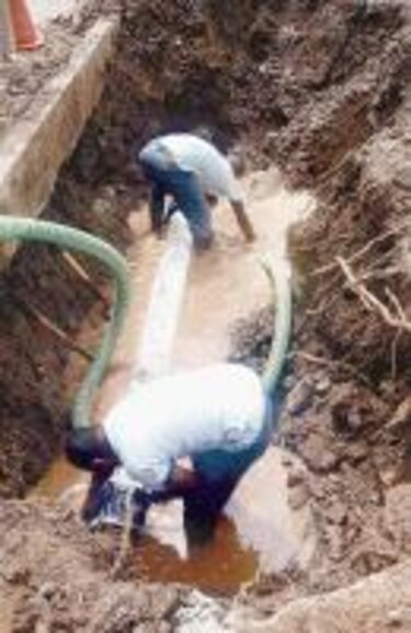 Tarifas de agua potable serán ajustadas y se incluirá cobro de alcantarillados sanitarios