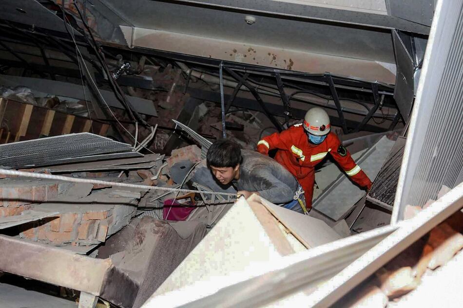 Se derrumba un hotel utilizado en China para la cuarentena por el coronavirus, 70 personas bajo los escombros