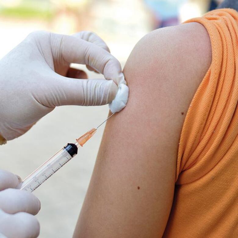 ¿Por qué no está disponible la vacuna del dengue ? 