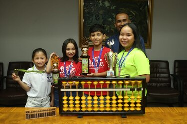 Calculadoras humanas: niños panameños compiten en España