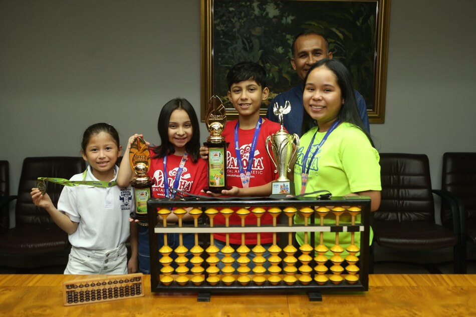 Calculadoras humanas: niños panameños compiten en España