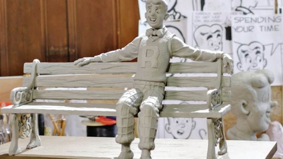 Ilustrador de ‘Archie’ es honrado con una estatua