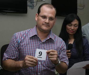 Exprecandidato presidencial renuncia a CD; denuncia irregularidades