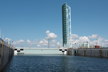 Países Bajos y Bélgica inauguran la megaesclusa Terneuzen, comparable a las del Canal de Panamá