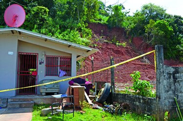 Habitante de cerro Galera: 'la policía nos arrastró cuando estábamos rezando'