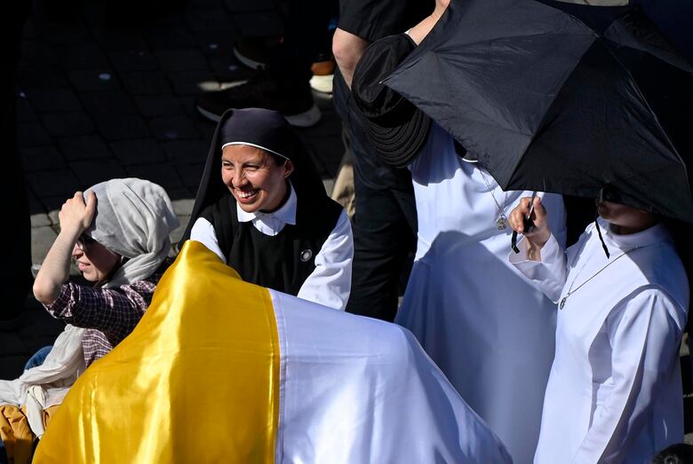 Fumata blanca en el Vaticano: los cardenales eligen nuevo papa