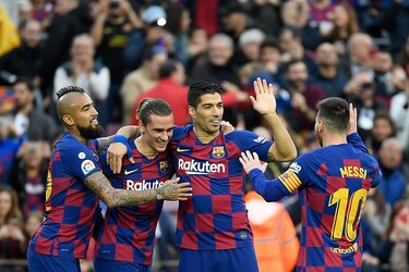 El Barcelona se va de vacaciones como líder tras imponerse al Alavés