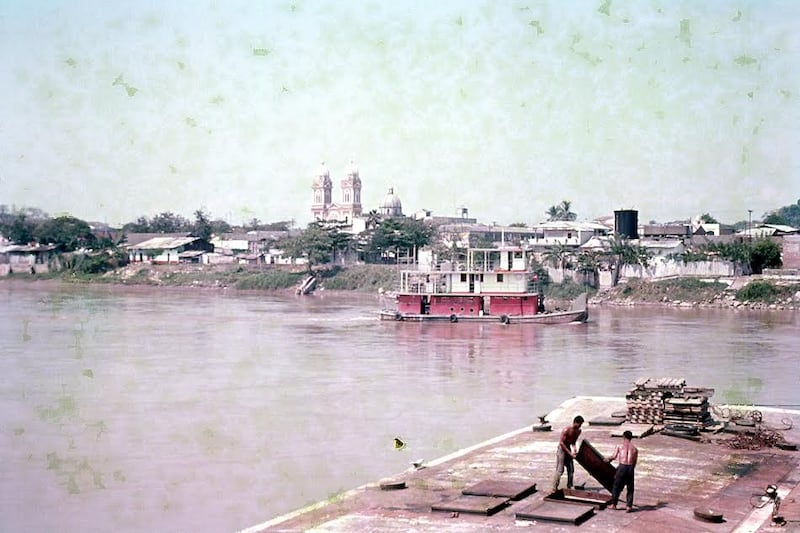 Dividiendo las partes entre pescadores del Magdalena, 1970