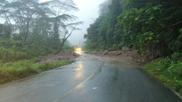 Deslizamiento de tierra afecta carretera Chiriquí Grande-Gualaca